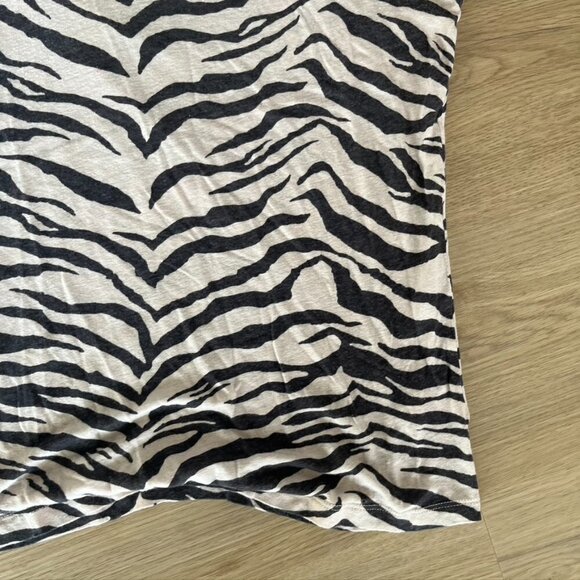 Rails Zebra Print VNeck T- Shirt Size Medium - Picture 3 of 8